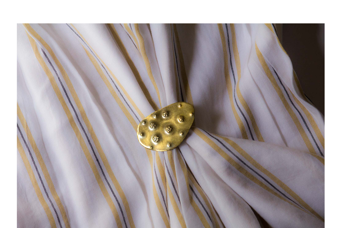 Off Oval small Flower